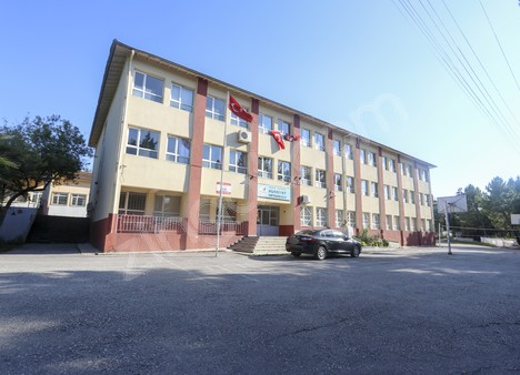 Altınova Hürriyet Ortaokulu